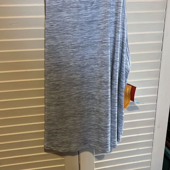 New balance, striped moisture wicking, tank top size extra large - Picture 2 of 4